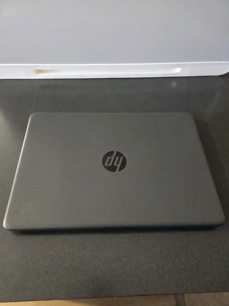 Laptop HP con Procesador Intel Core i3 de 12va Gen - 2