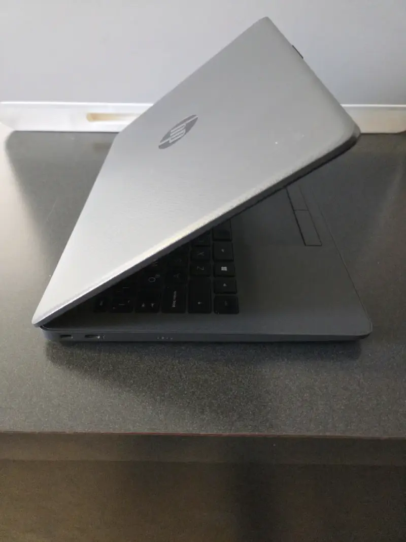 Laptop HP con Procesador Intel Core i3 de 12va Gen - 3
