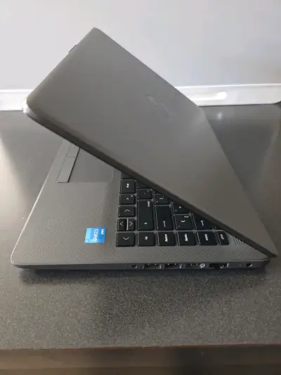 Laptop HP con Procesador Intel Core i3 de 12va Gen - miniatura 4