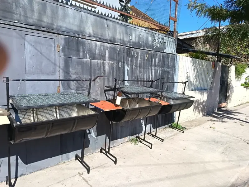 Parrilla metálica para asados al aire libre - 2