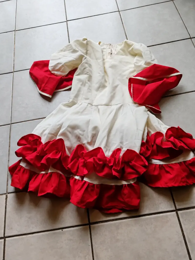 Vestido de huasa blanco y rojo