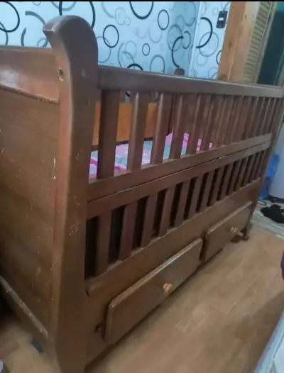 Cuna de madera con colchón infantil - miniatura 2