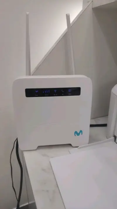 Router WiFi Movistar con antenas - miniatura 1