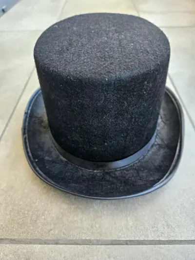 Sombrero de copa alta negro elegante - miniatura 1