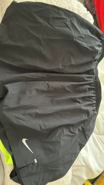 Shorts deportivos Nike Pro negros y amarillos - miniatura 1