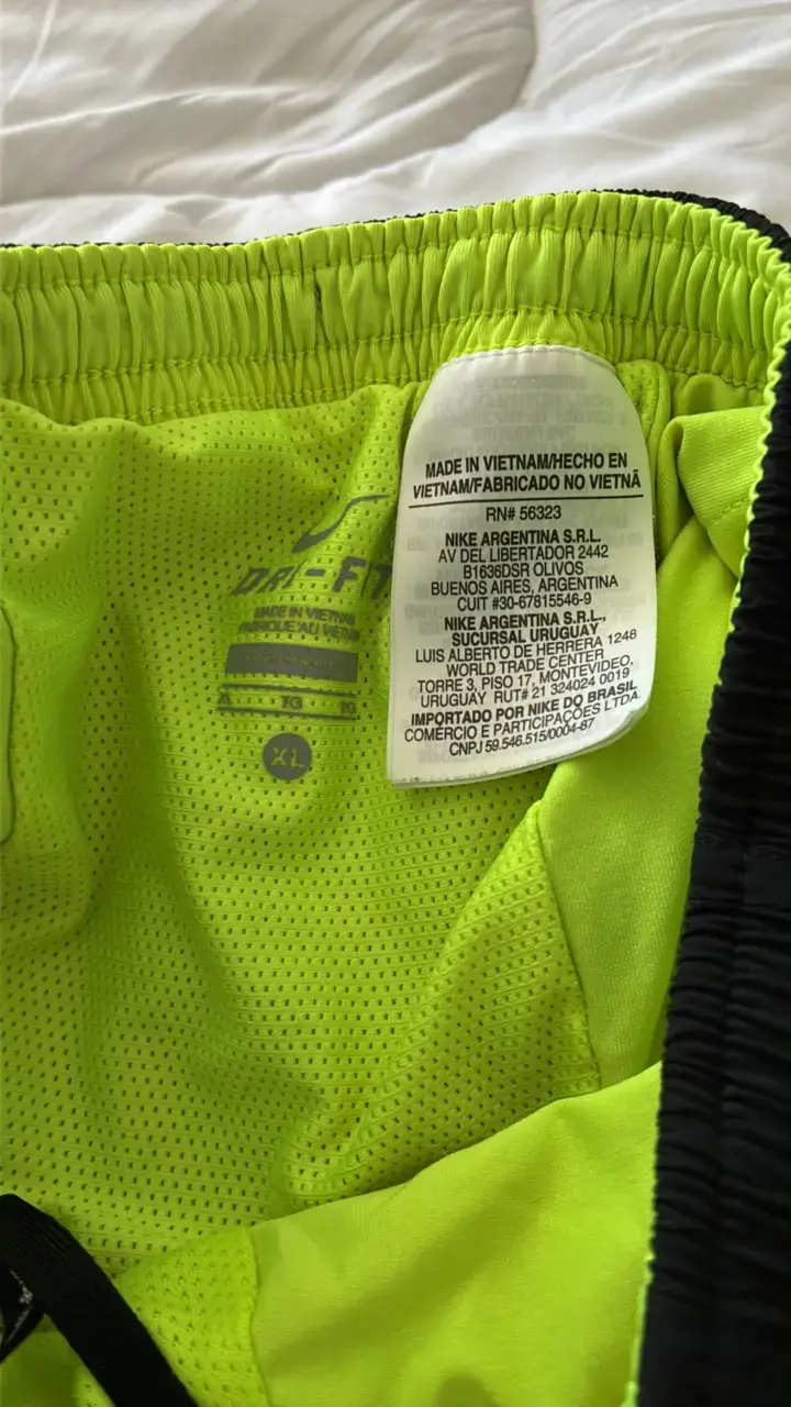 Shorts deportivos Nike Pro negros y amarillos - 3