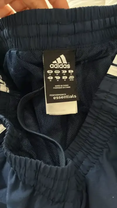 Shorts deportivos azul marino Adidas Essentials - miniatura 3