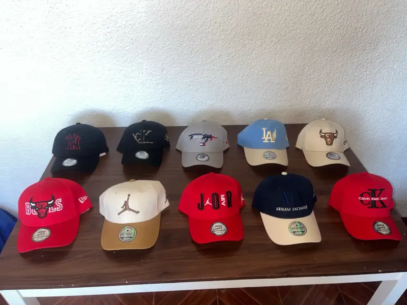 Lote de gorras deportivas de varias marcas
