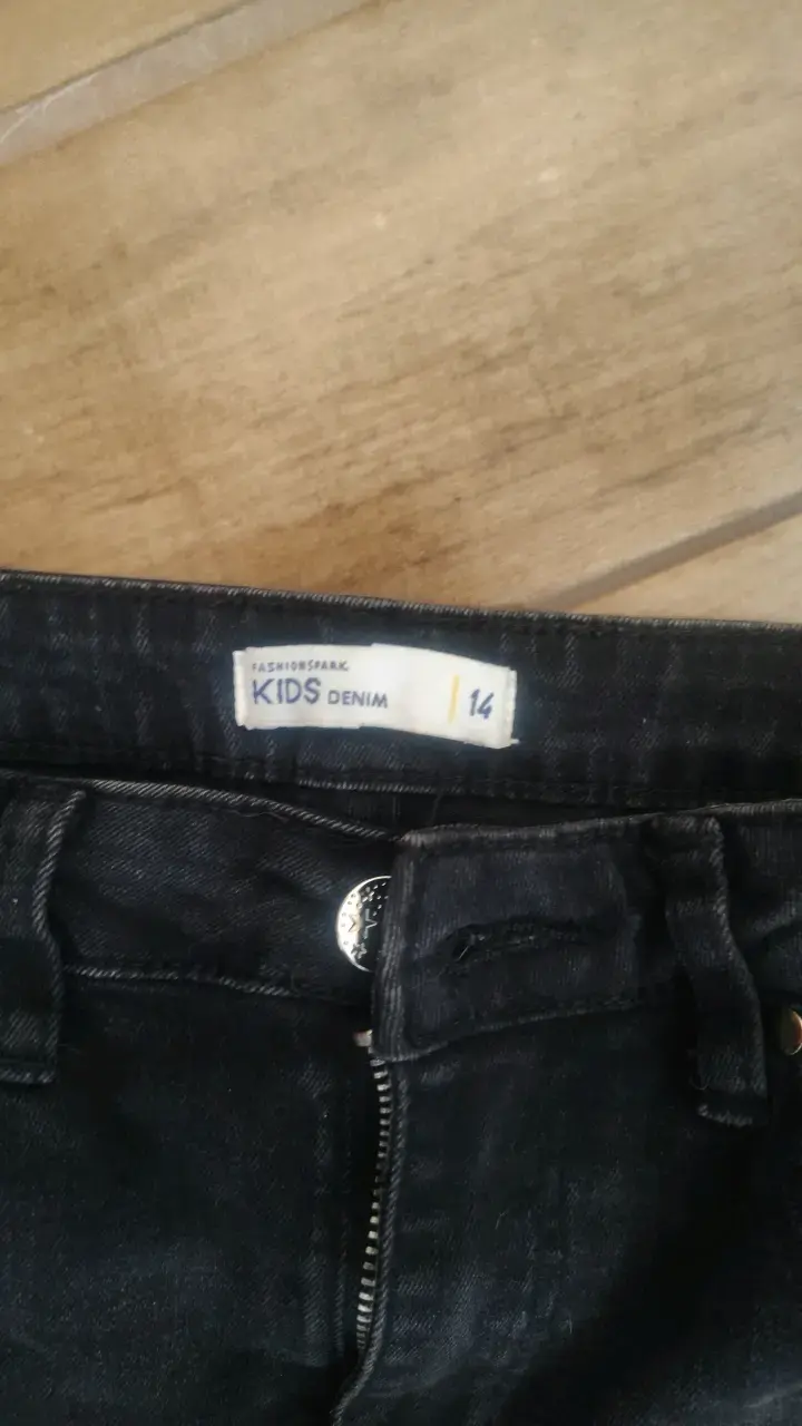 Jeans acampanados negros para niños talla 14 - 2
