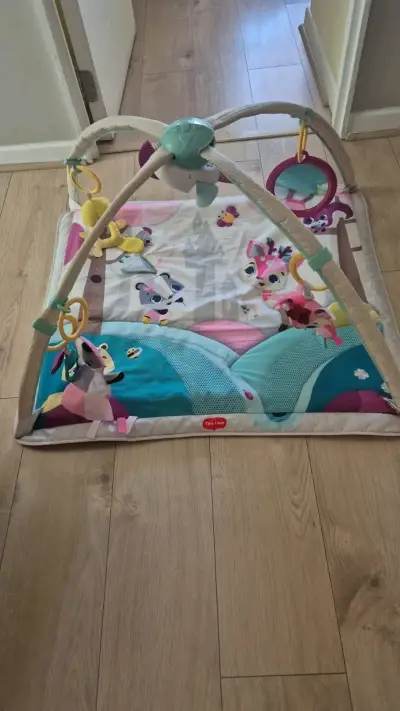 Gimnasio para bebés Tiny Love con juguetes colgantes - miniatura 1
