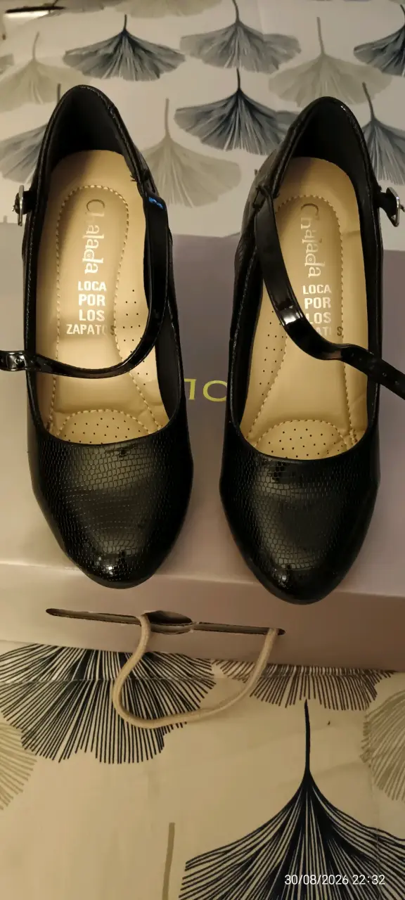 Zapatos de tacón negros con correa Chalad Paris - 2