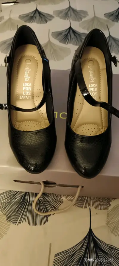Zapatos de tacón negros con correa Chalad Paris - miniatura 2