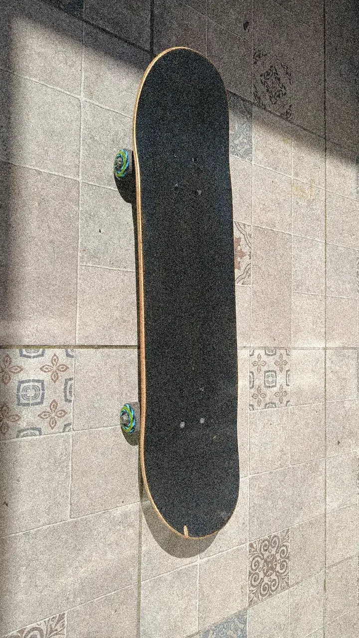 Skateboard con diseño gráfico y ruedas Decathlon - 1