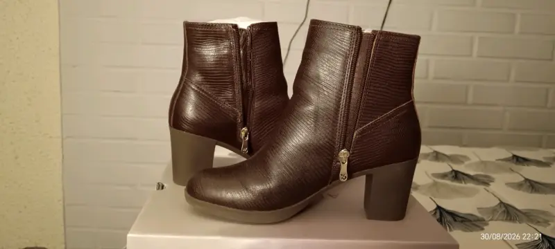 Botines de cuero marrón con tacón alto - 3