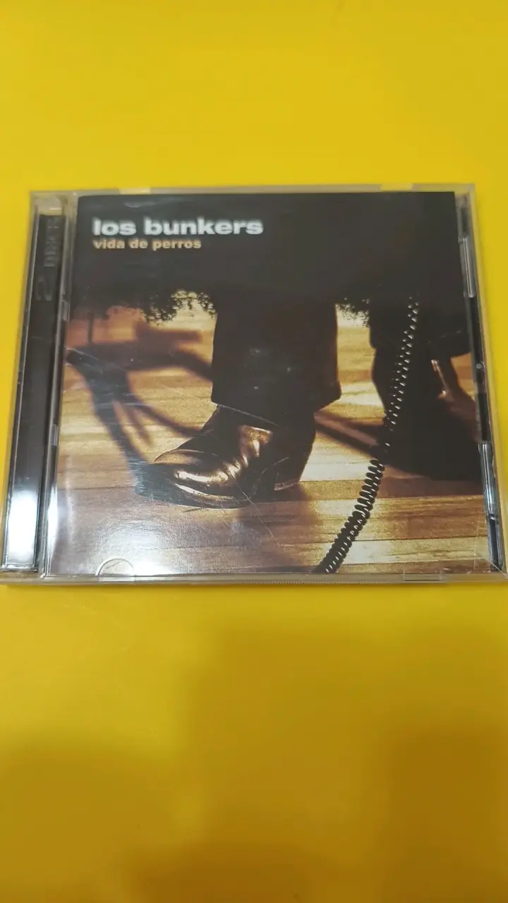 CD Los Bunkers Vida de Perros en buen estado - 1