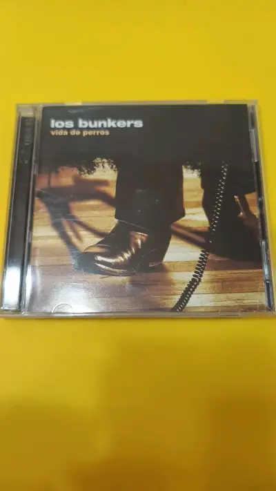 CD Los Bunkers Vida de Perros en buen estado - miniatura 1