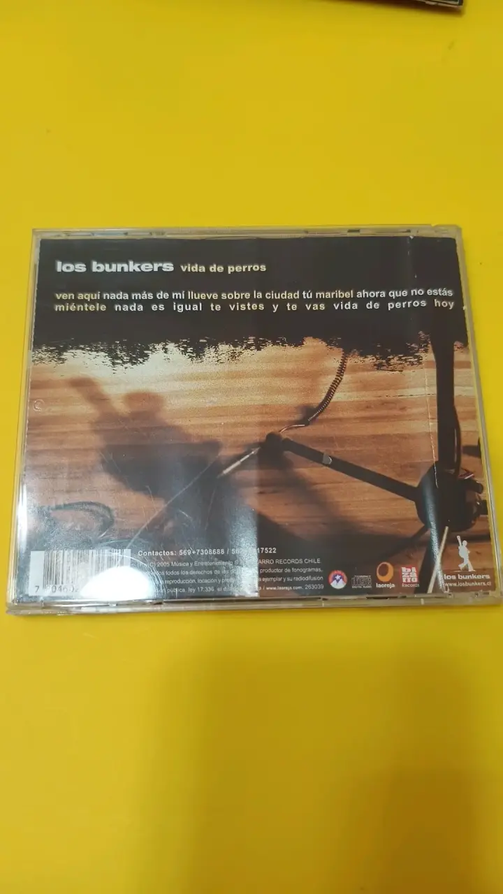 CD Los Bunkers Vida de Perros en buen estado - 2