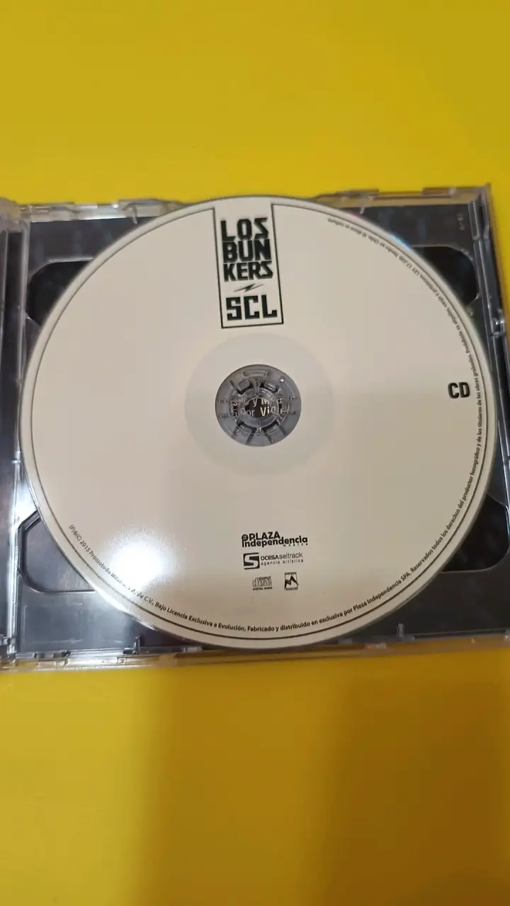 Álbum doble Los Bunkers SCL en CD + BR - 3