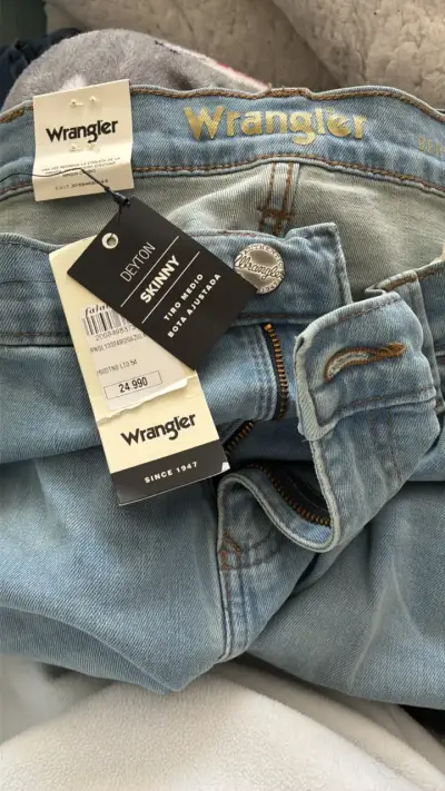 Jeans Wrangler Deyton Skinny Tiro Medio - miniatura 1