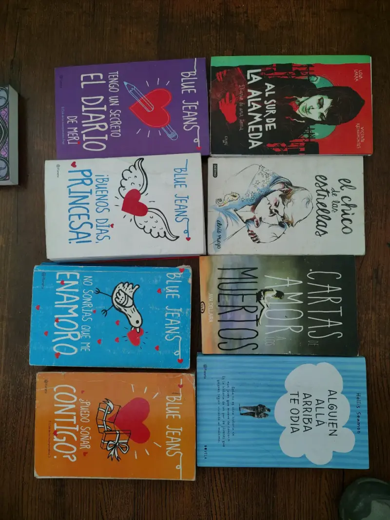 Colección de libros juveniles variados