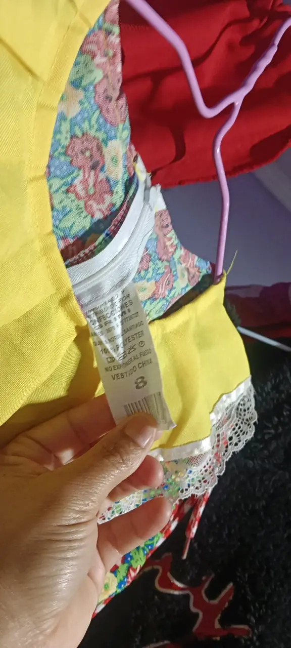 Vestido típico infantil con flores y encaje - 4