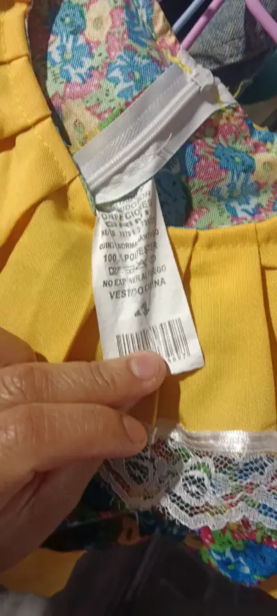Vestido típico infantil con flores y encaje - miniatura 6