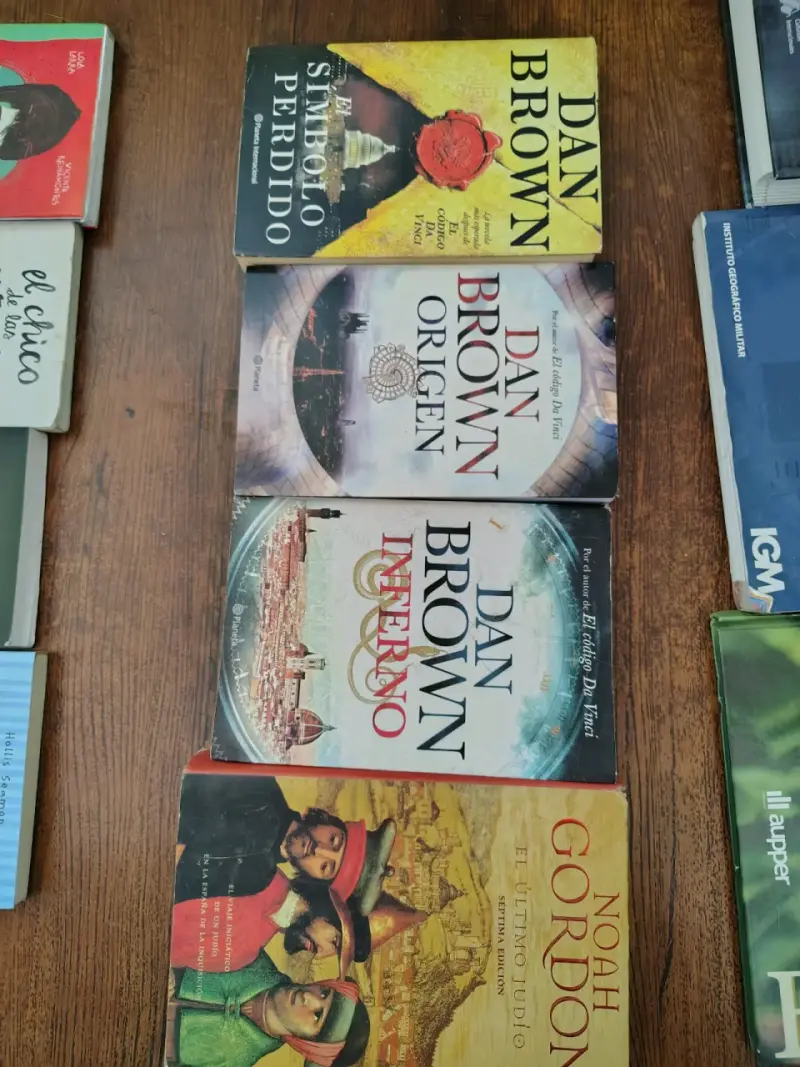 Colección de libros de Dan Brown y Noah Gordon
