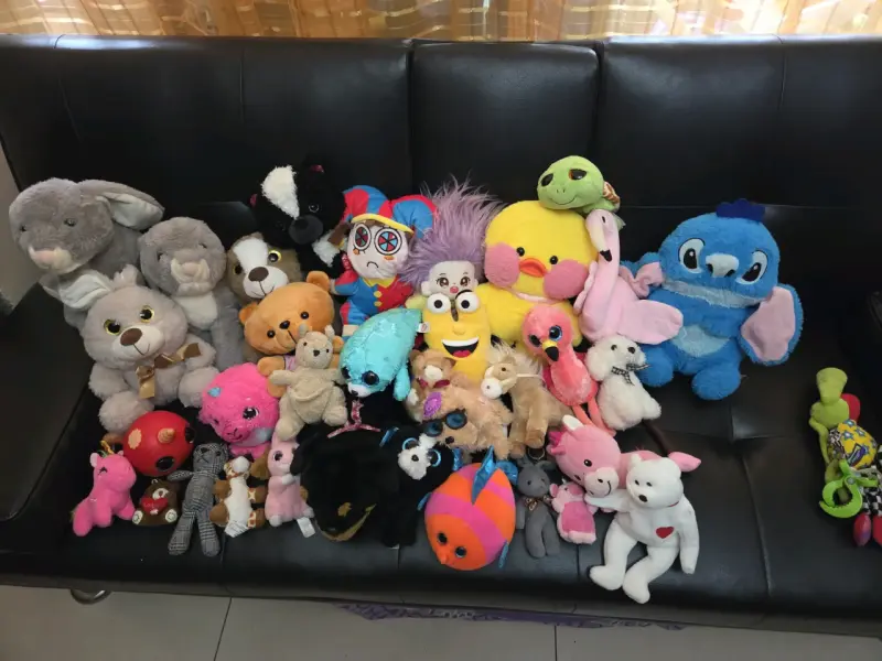 Lote de peluches variados en buen estado - 1