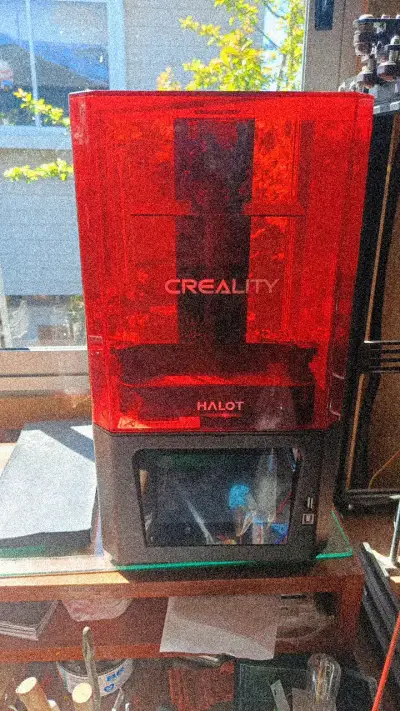 Impresora 3D Creality Halot con cubierta roja - miniatura 1