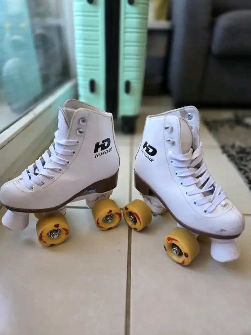 Patines de Cuatro Ruedas Blancos Hondar - 1