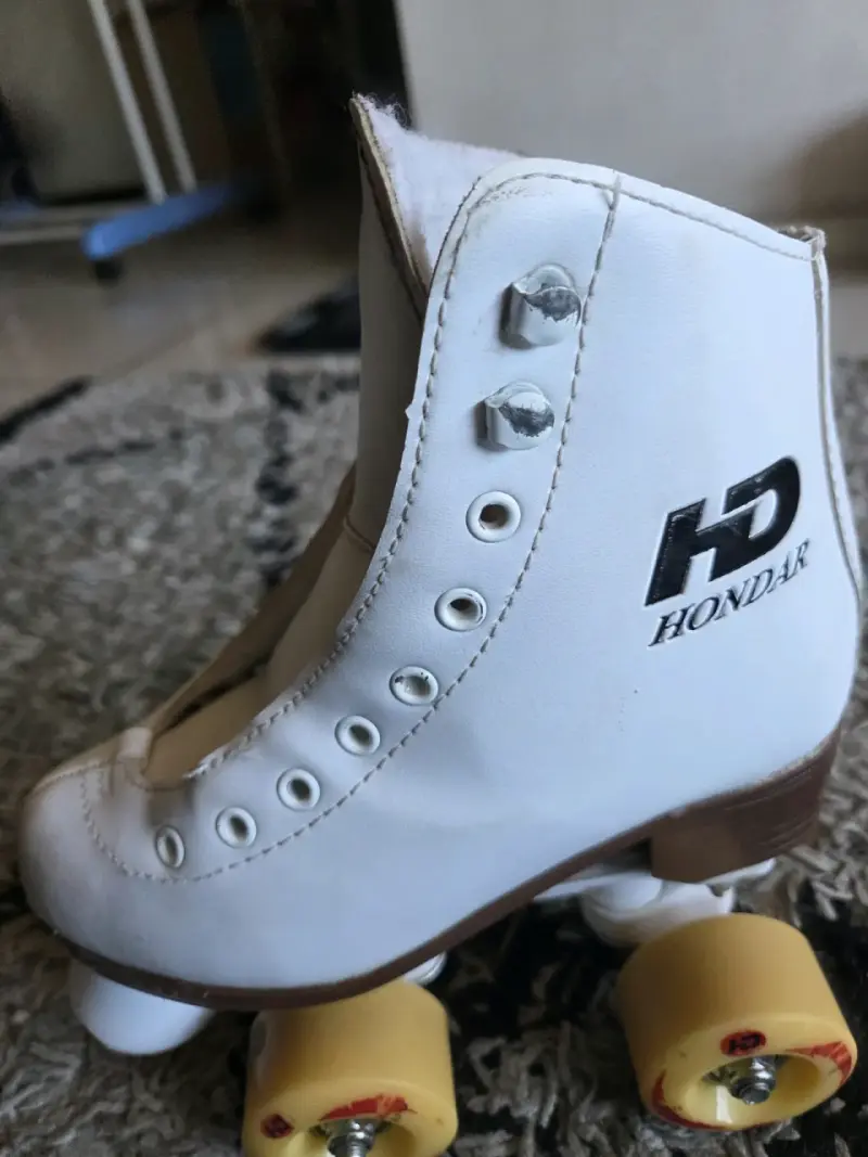 Patines de Cuatro Ruedas Blancos Hondar - 2