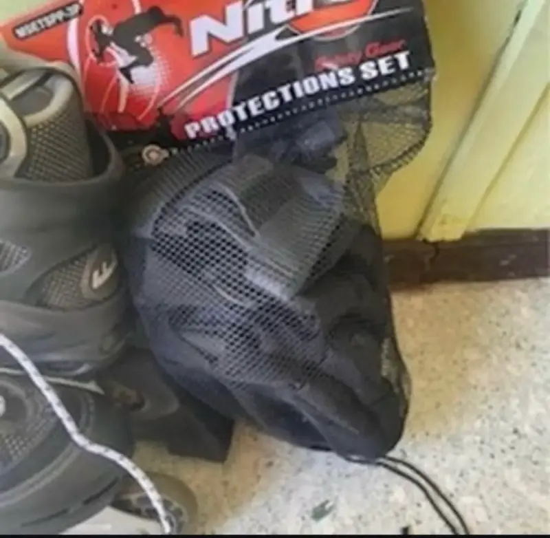 Patines en línea negros con set de protecciones - 2