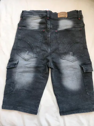 Bermudas de mezclilla desgastadas para hombre - miniatura 2