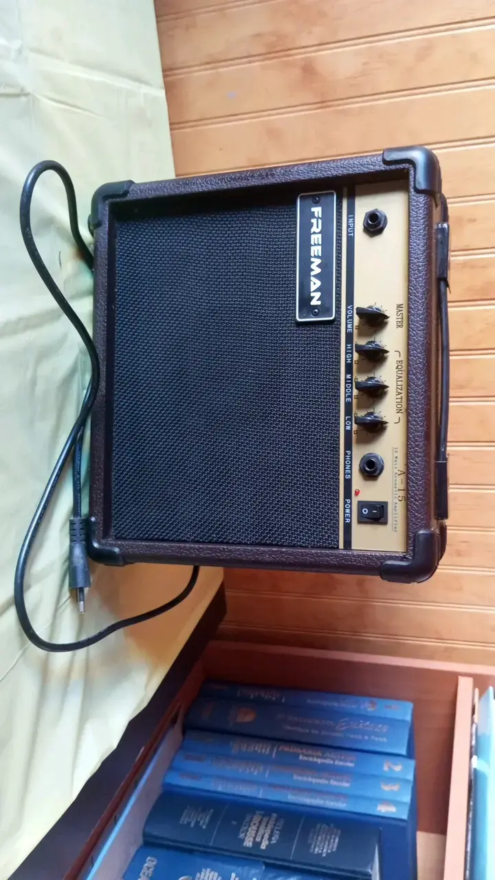Amplificador Freeman compacto para guitarra