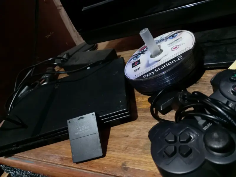 Consola PlayStation 2 con juegos y accesorios