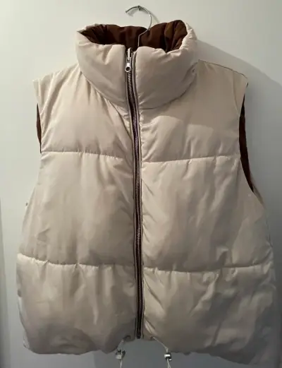 Chaleco reversible acolchado beige y marrón - miniatura 1