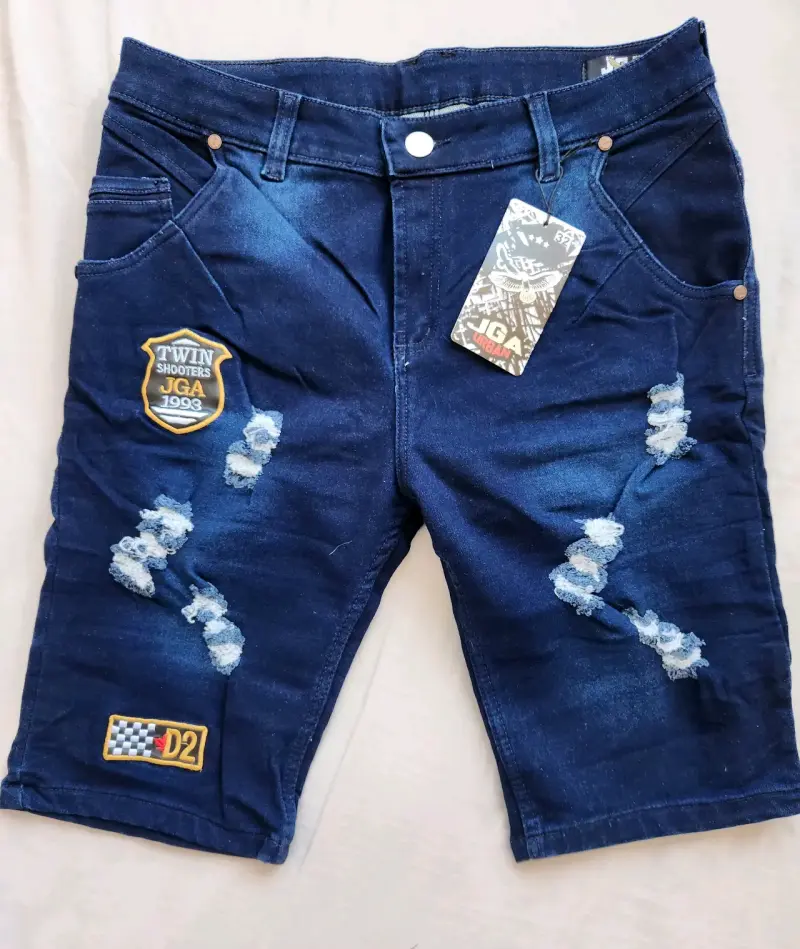 Bermudas de mezclilla azul con diseño desgastado - 1