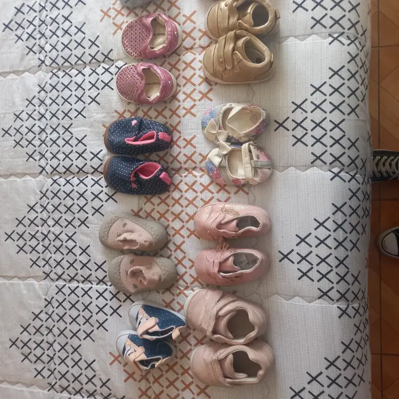Lote de zapatitos para bebé en varios colores