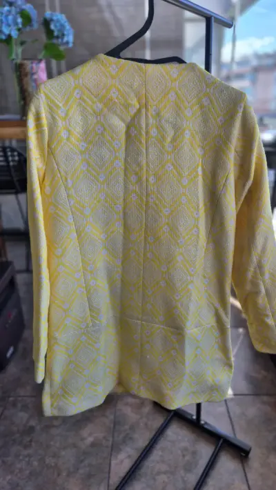 Abrigo amarillo con diseño geométrico para mujer - miniatura 2