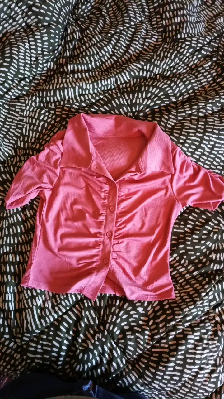 Conjunto de ropa femenina en rosa y negro - 1