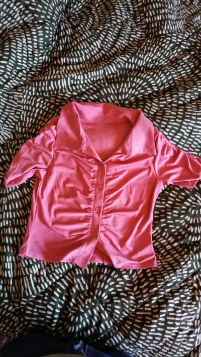 Conjunto de ropa femenina en rosa y negro - miniatura 1