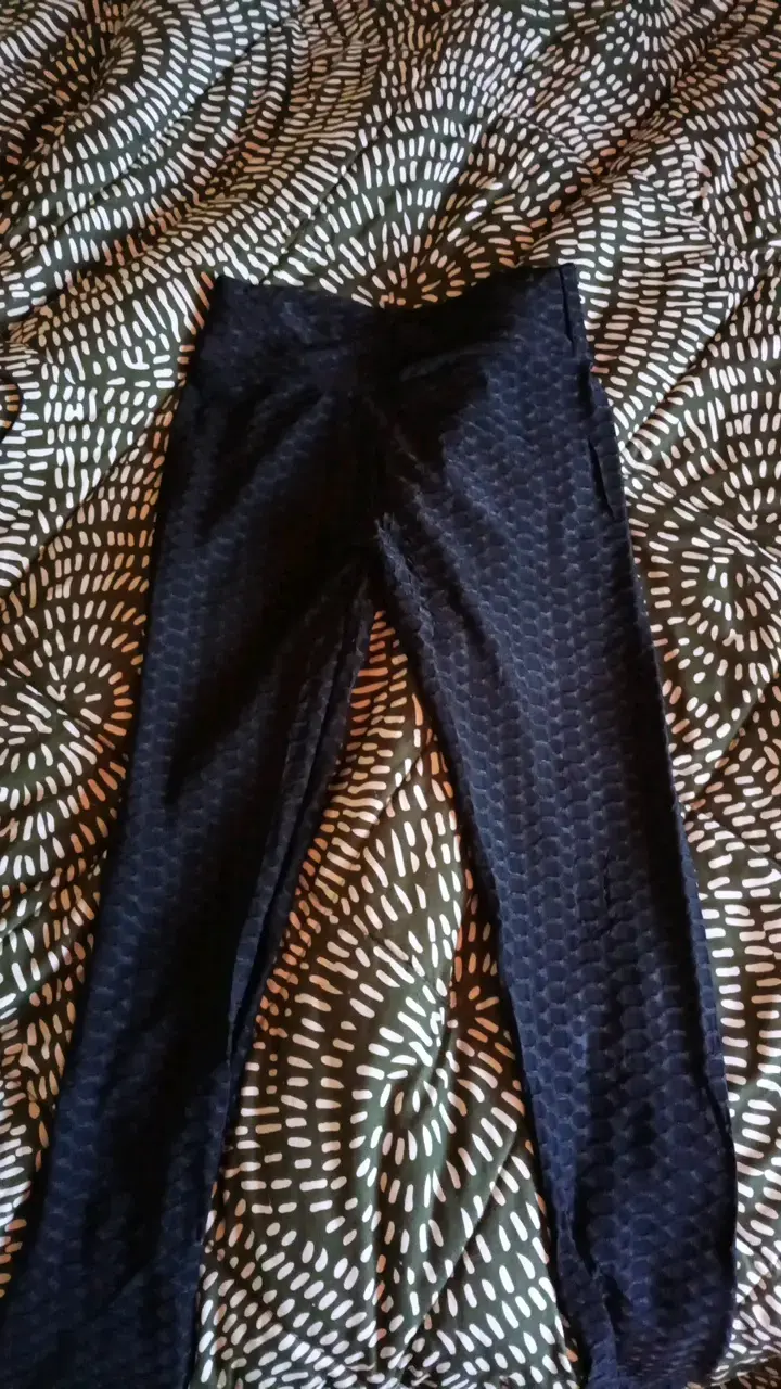 Conjunto de ropa femenina en rosa y negro - 3