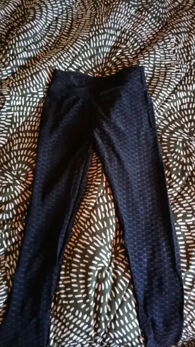 Conjunto de ropa femenina en rosa y negro - miniatura 3