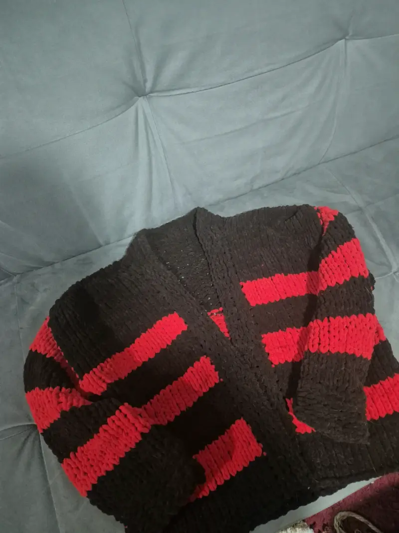 Cardigan de lana a rayas rojo y café - 4