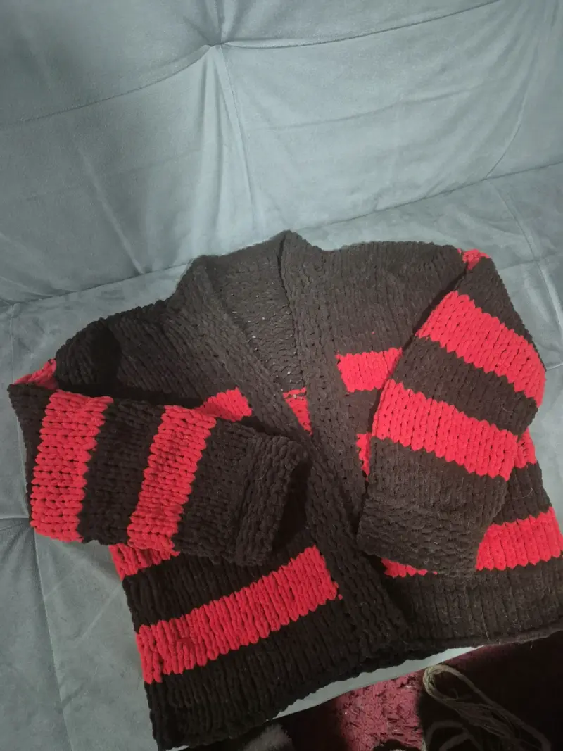 Cardigan de lana a rayas rojo y café - 5