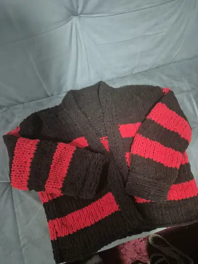 Cardigan de lana a rayas rojo y café - miniatura 5