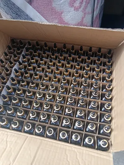 50 frascos en 60.000, son de vidrio - miniatura 2