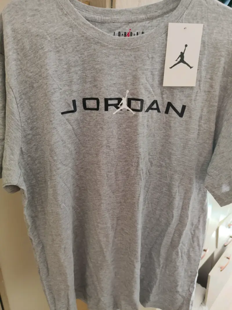 Polera Jordan para hombre en blanco y gris - 2