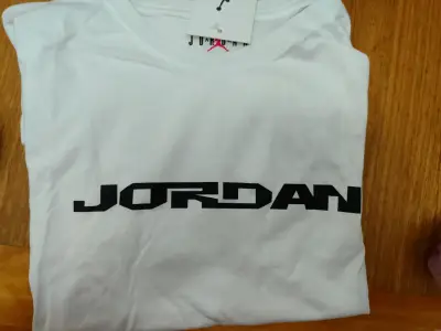 Polera Jordan para hombre en blanco y gris - miniatura 3