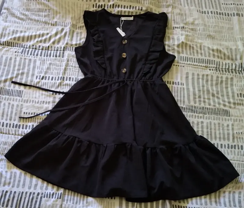 Vestido negro con volantes y botones Mamani - 1